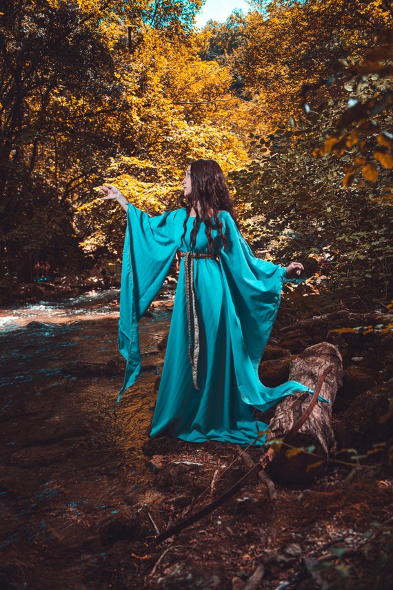 Celtic Woman Dress: Guinevere Leine Gown, Made-to-measure - Etsy Celtic Woman Dress: Guinevere Leine Gown, Made-to-measure - Etsy