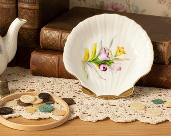 Vintage Hand Painted Shell Shaped Porcelain Trinket Dish, 5" Jewelry Dish, Romantic Scalloped Soap Dish