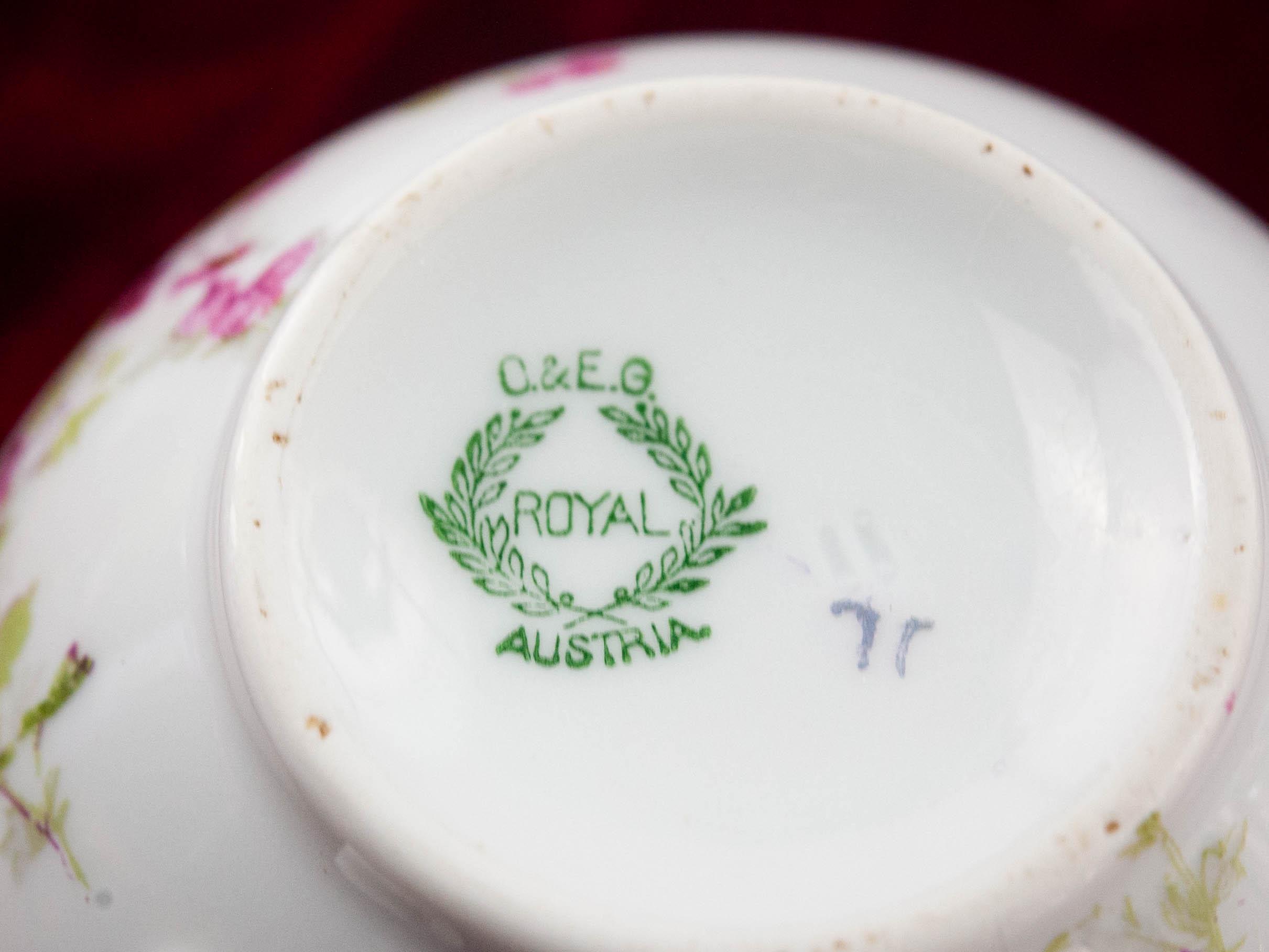 Ebourgeois petit fleur soup 2枚セット　アンティーク Antique Oscar and Edgar Gutherz Royal Austria Tea Cup and Saucer