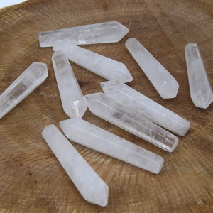 Natural cut quartz point ~5cm undrilled, mineral 1 or 4 units