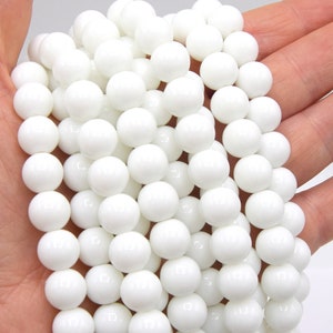 20 White Round Ceramic Beads 10mm