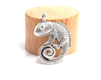 2 Reptile chameleon pendants in silver alloy