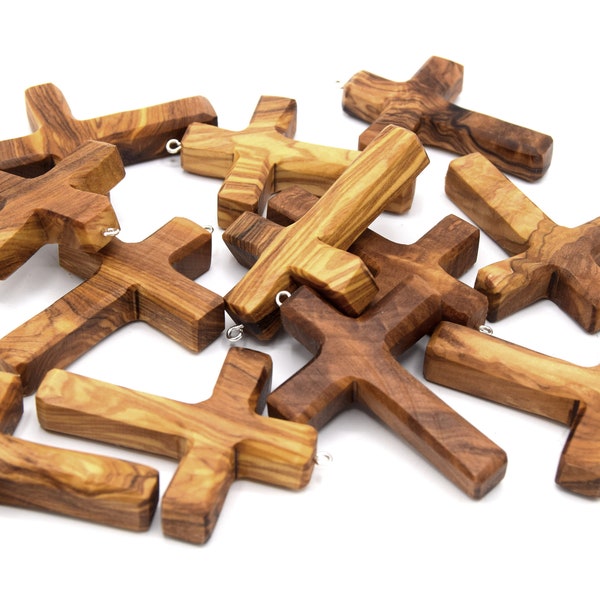 x1 Croix en bois d'olivier poli fabriquer de façon artisanale, croix chrétienne