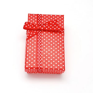 x2 cajas de regalo de lunares rojos para joyería con lazos, embalaje de regalo de Navidad, caja de cartón para joyería