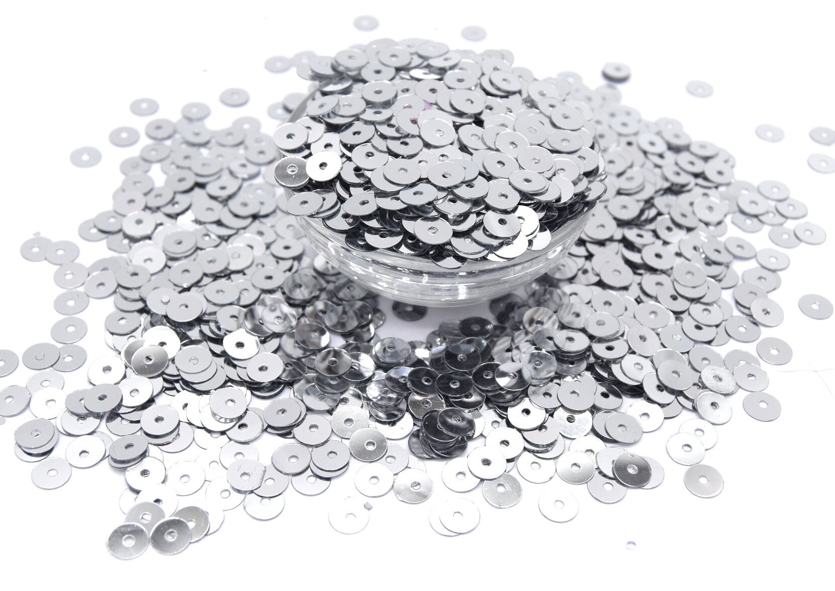 x 1000 Silver sequins 6mm, for sewing and decoration.