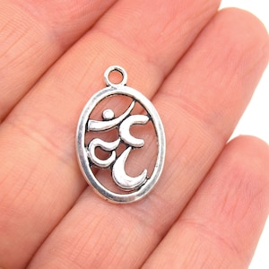 Medallón colgante Letra Grabada Palabras "Ohm" Yoga Charm Charms Plata Antigua 22mm x 14mmmm - Lote de 5/10/40 unidades - B45