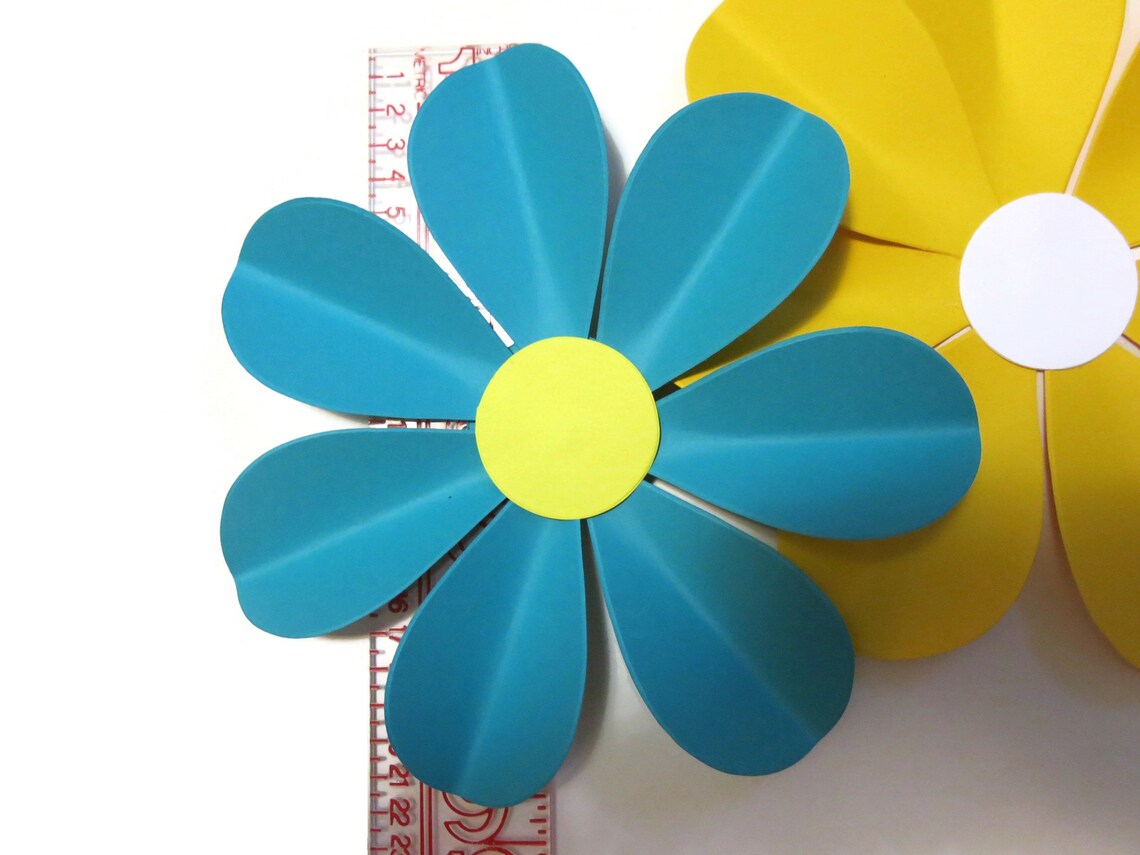 Large Paper Daisies Giant Daisy Paper Flowers Wall Decor Etsy