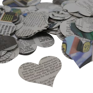 Confeti de corazón de periódico, papel de periódico reciclado, decoración para fiestas, temática literaria, para bodas, troquelado de 5 cm.