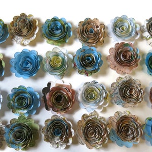 Ausgebogte Welt Atlas Karte Papierblumen, Set mit 24 kleinen 1,5-Zoll-Rosen, Reisethema Brautdusche Dekor