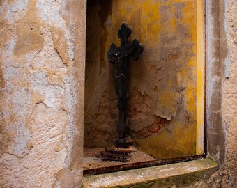 El Crucifio Olvidado, Num Uno - from - Coleccion De Imagenes Ocultas - Hidden Images - from - Las Imagenes del Recoleta