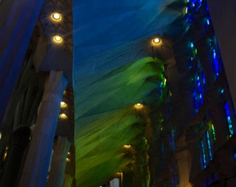 Luces Divinas de la Basílica de Sagrada Familia - Divine Lights of the Basilica of Sagrada Familia