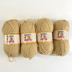 Patons Astra Bee Hive Knitting Yarn ~ 4 Skeins ~ 1-3/4 oz. / Vintage Patons Astra Acrylic Knitting Yarn ~ Beige