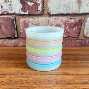 Assortiment de gadgets Tupperware ~ porte-lettres ~ sous-bocks de chariot / Tupperware rétro ~ carte de recettes ~ porte-enveloppes / sous-bocks en plastique