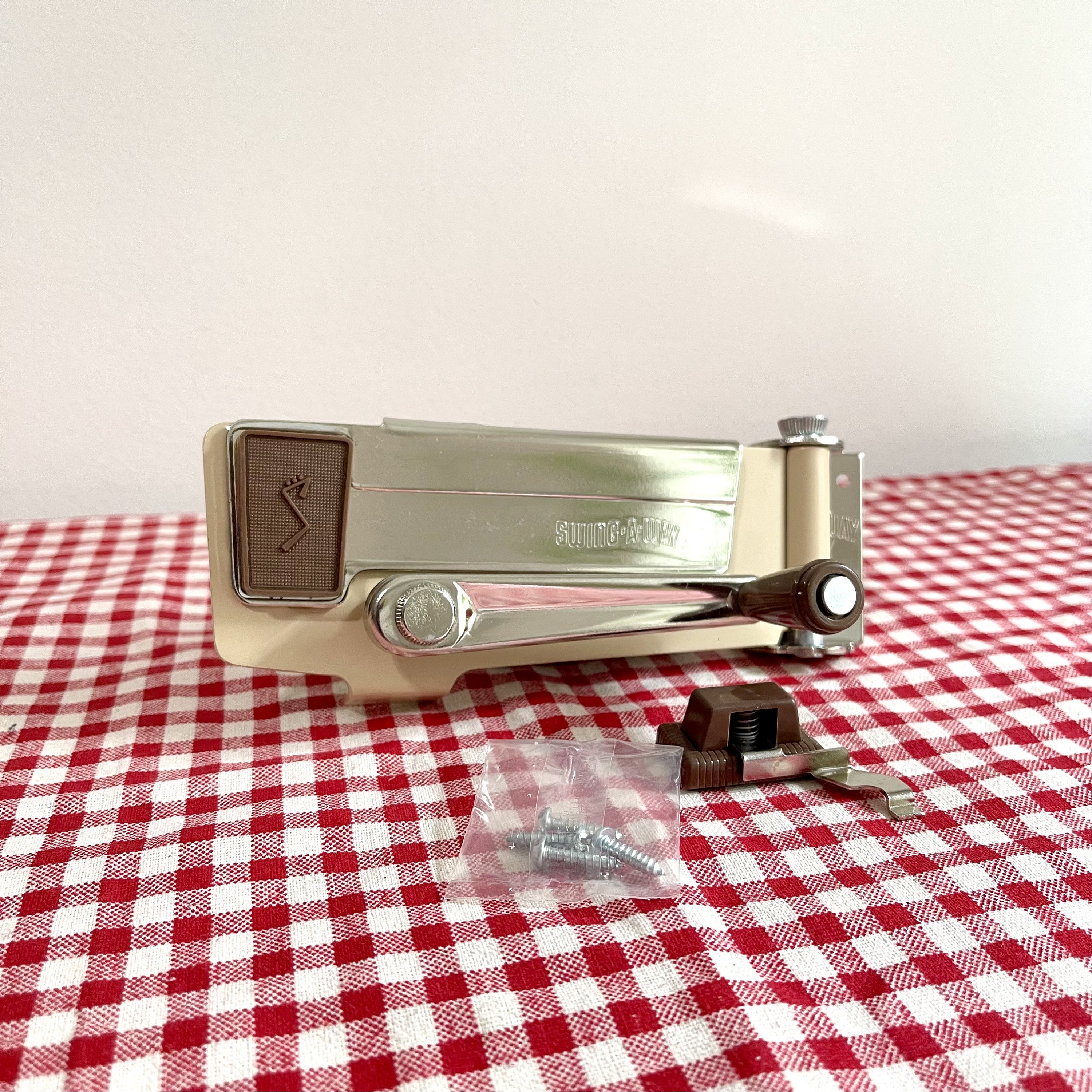 Swing-a-way Wall Mounted Can Opener Model 609 / Vintage 