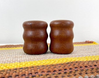 Vintage Teak Rippled Salt and Pepper Shakers / 1970s Curvy Wood Spice Set