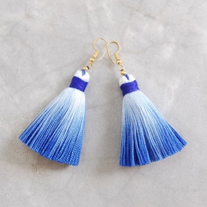 Kleine Dip Dyed Kobalt Blau Quasten Ohrringe