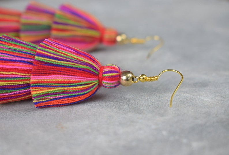 Boucles d'oreilles multicolores à pampilles image 2