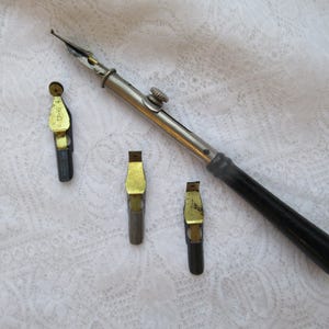 vers 1910 Stylo de calligraphie avec 4 plumes. Date du brevet : octobre 1909