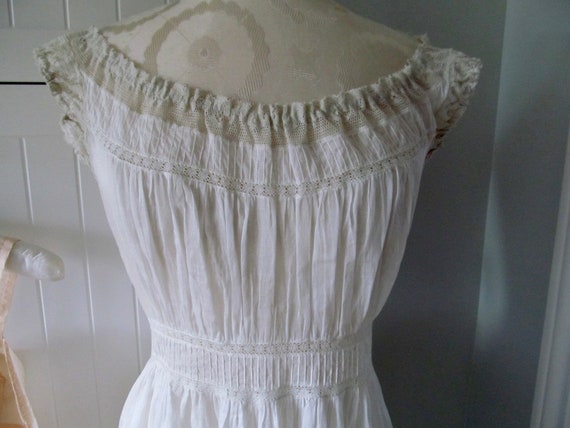 1940s NIGHTGOWN BERGDORF GOODMAN Label.