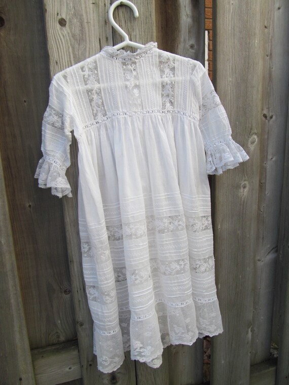 GIRLS LACE DRESS Early 1900s. Beautiful condition.
