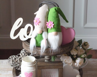 Green and White Sitting Gnomes – Bonnie and Clyde, Valentine's Decor