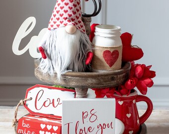 Handmade Christmas Gnome – Farmhouse Tiered Tray Decor