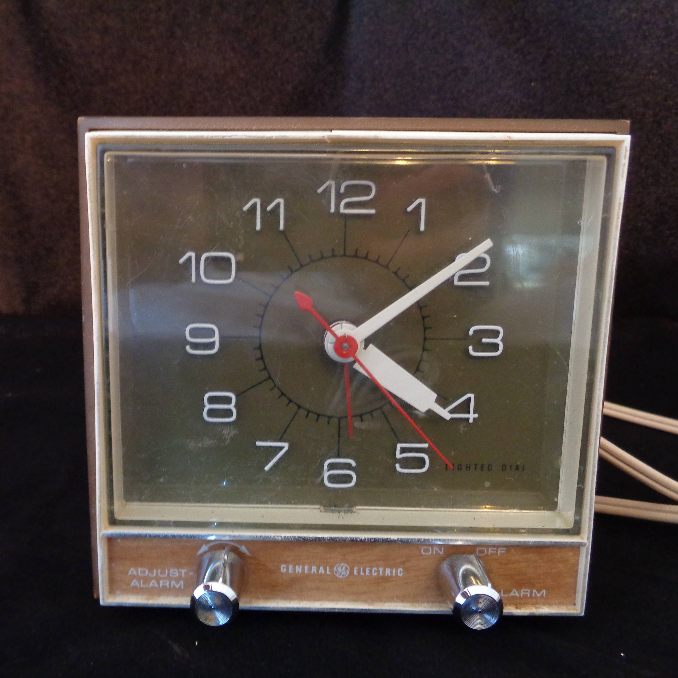 Vintage Ge Adjust Alarm Clock Model 7345k 4 X 4 Desk Clock