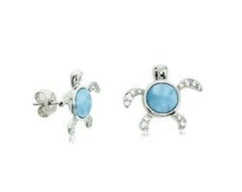 Pendientes pequeños Honu de plata de ley y circonita cúbica de larimar auténtico (E839)