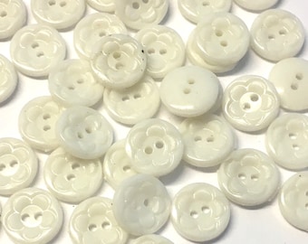 10pcs Etched Flower White Plastic Buttons: 13mm Sewing Supplies
