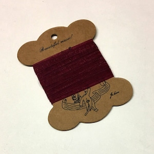 Organzalint pruim: 7 mm doorzichtig bordeauxrood knutsellint, 5 M