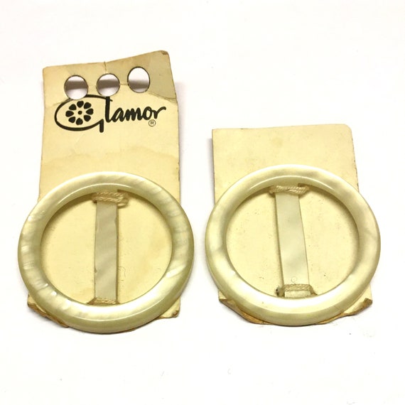 Boucles de ceinture rondes crème des années 1950 : mercerie vintage, marque glamour (Lot de 8) - France