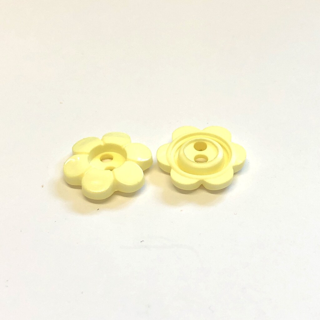 100 Bottoni Resina A Forma Di Fiore Giallo 12 Mm - 2 Fori Per Cucito, Maglia, Creazioni Fai Da Te E Bigiotteria