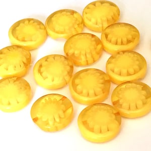 20 yellow resin buttons with embedded flower, yellow flower buttons, yellow transparent buttons, yellow cardigan buttons, craft buttons