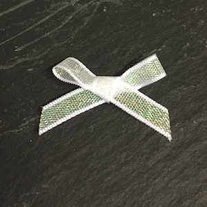 Lazos de cinta de lurex blanco: adornos artesanales de 7 mm (paquete de 10)