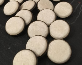 10 knappar i elfenbensfärgat harts, cabochon: antikbronsmetall, 16 mm