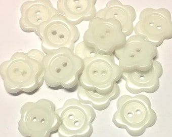 10pcs White Flower Resin Buttons: 16mm Craft Supplies