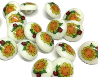 10pcs Sunflower Shank Buttons: White Flower Buttons (15mm)