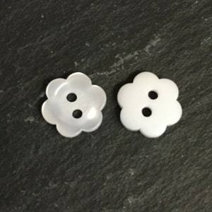 10 White Flower Buttons Flower Shaped Buttons 11mm Button - Etsy UK