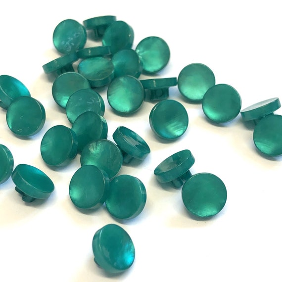10 x 10mm jade green opalescent dolly buttons with a rear shank 