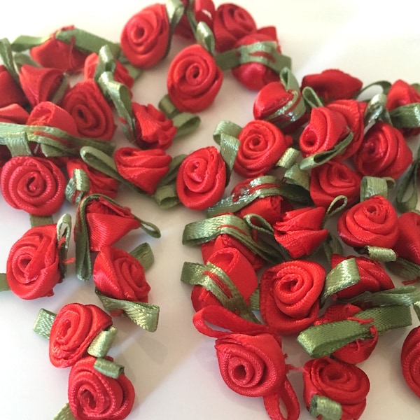 10, roses en ruban rouge, roses en ruban de satin, roses en satin rouge, coudre sur des fleurs, petites roses en ruban, fleurs en ruban rouge, appliques de fleurs