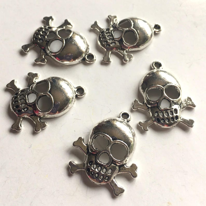 5 x large metal skull charms silver skull and crossbones Etsy