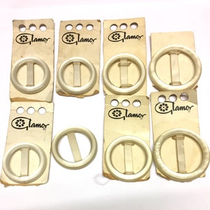 8 round 1950&#39;s cream vintage belt buckles, most on original cards, Glamor belt buckles, vintage haberdashery
