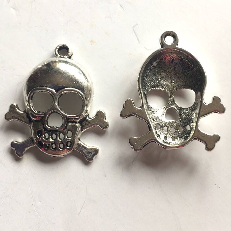 5 X Large Metal Skull Charms Silver Skull and Crossbones - Etsy UK