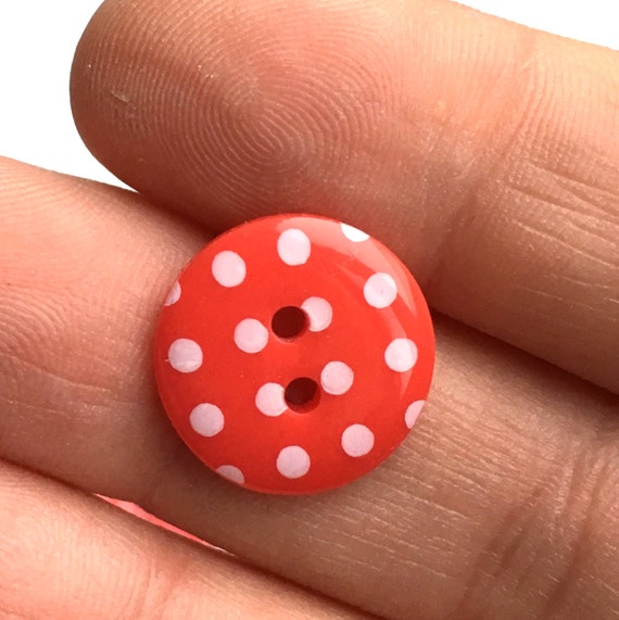 赤い水玉模様の樹脂ボタン10個入り：15mm 裁縫用品 - Etsy 日本