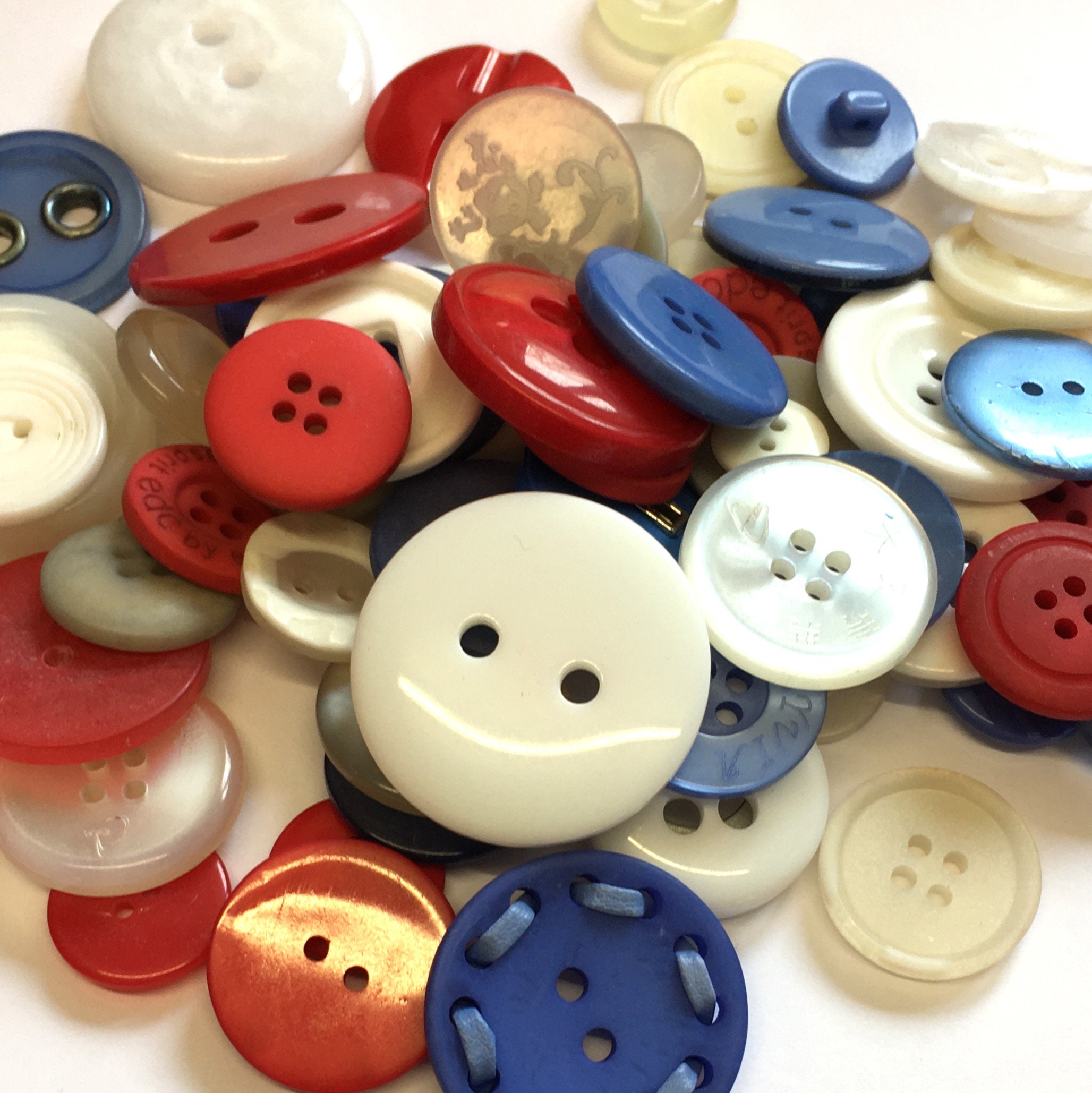 50g Assorted Mixed Color Buttons: Craft Supply, Button Art - Etsy UK