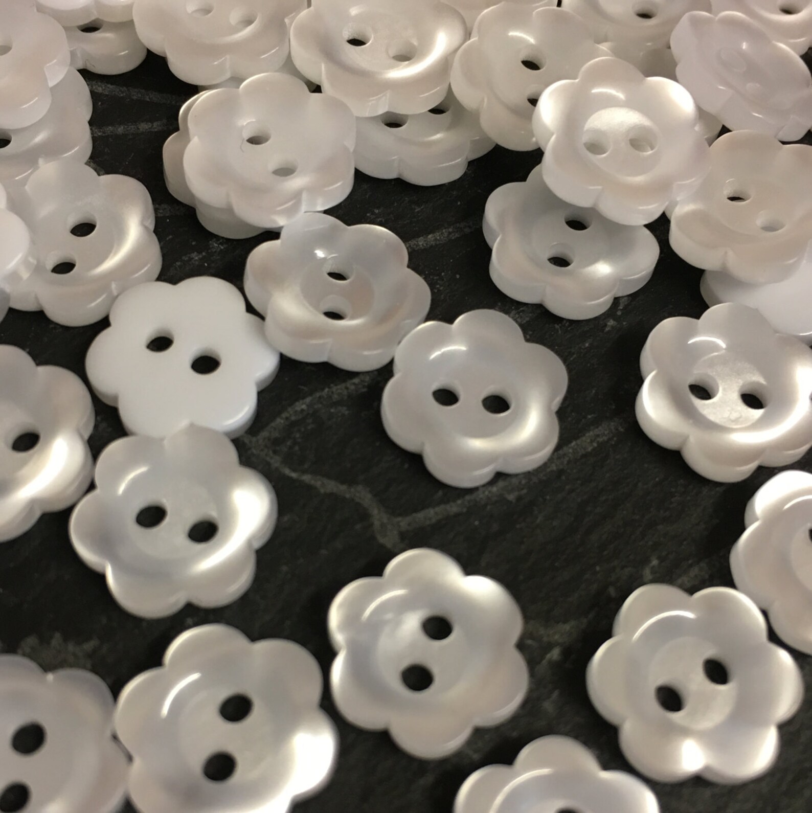 10 White Flower Buttons Flower Shaped Buttons 11mm Button Etsy UK