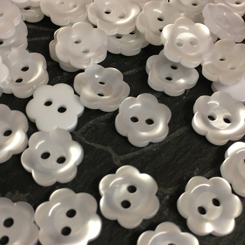 10 White Flower Buttons Flower Shaped Buttons 11mm Button Etsy UK