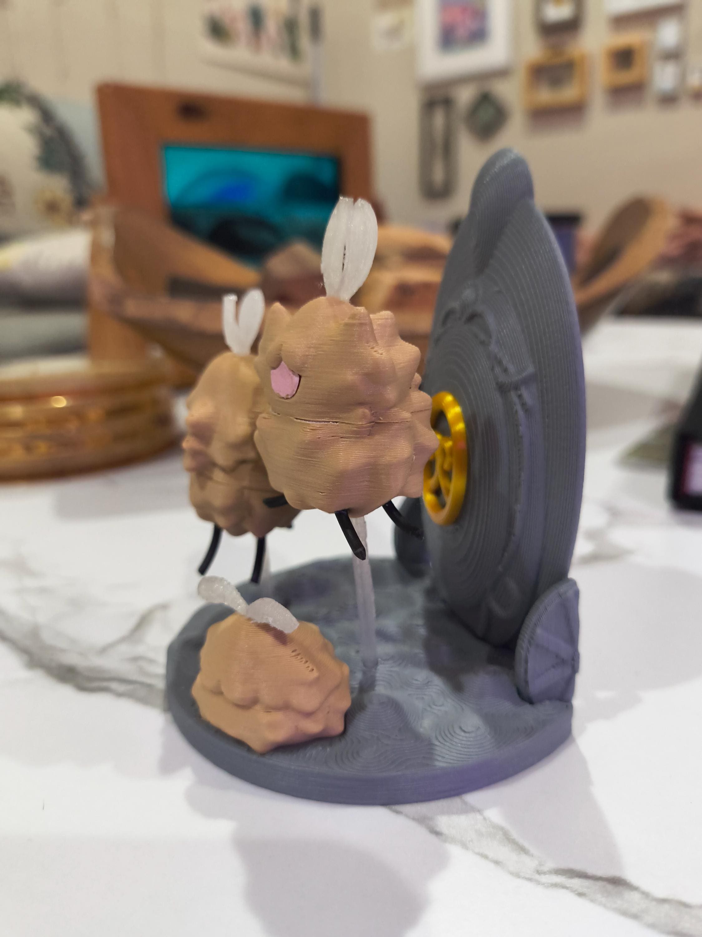 Qigmhua Hollow Hornet-Can Peluche Flea Caravan Figurine Jeu Hollow