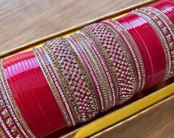 Stein-Set Polka Dot Armreifen Braut Chuda Set, Punjabi traditionelle rote Hochzeit Chooda, indische Armreifen, rote Chura Set - Größe 7,6