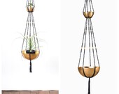 Con ensaladeras de metal martillado dorado, Gran lámpara de suspensión macramé doble, 2 pisos H 1m50 diseño negro y dorado